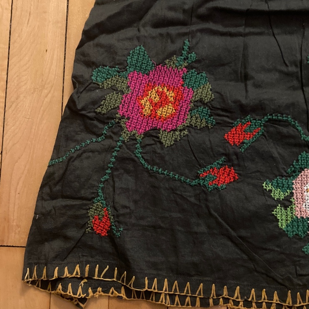Free People Embroidered Black Floral Skirt Size 2 - Picture 4 of 5